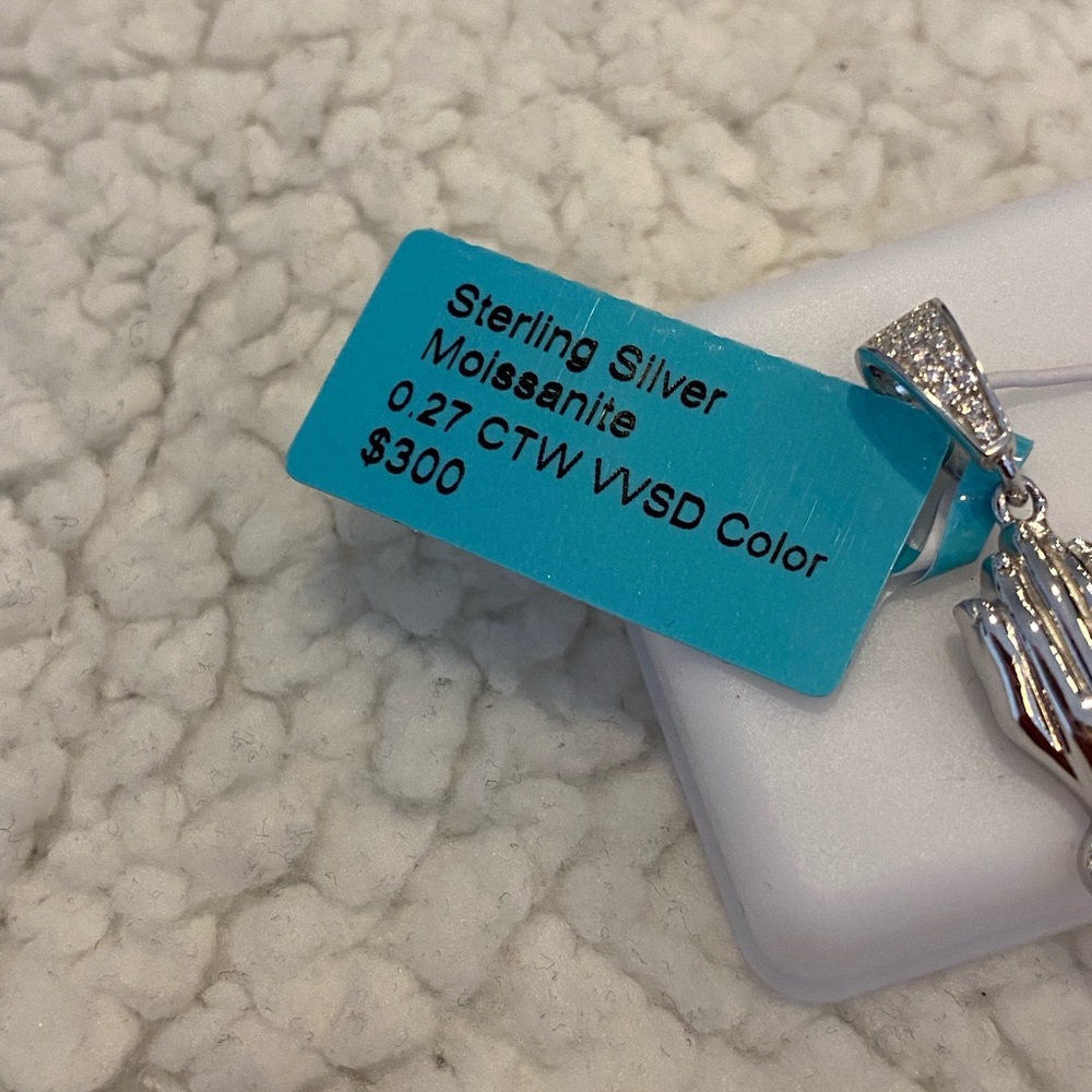 925 Sterling Silver Praying Hands Pendant Moissanite Gemstone’s - Picture 2 of 2